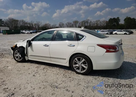 2015 Nissan Altima 2.5 из США, поврежденный, VIN 1N4AL3AP2FC104009